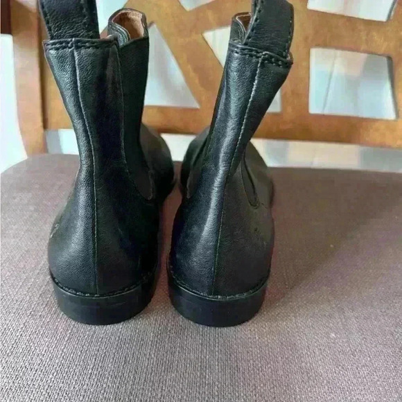 Frye Carly Chelsea Black Boots worn once please see the image - Picture 4 of 10